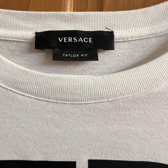 Men’s Versace shirt - Picture 2 of 4